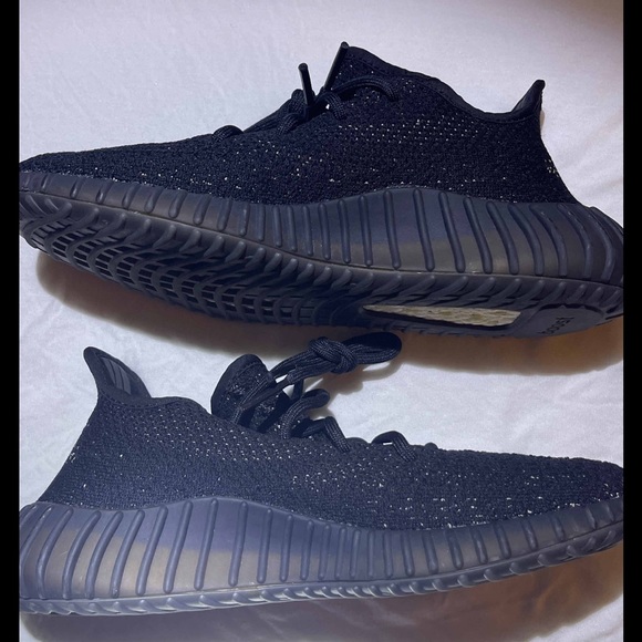 YEEZY BOOST 350 V2 ‘Oreo’ - Picture 3 of 7